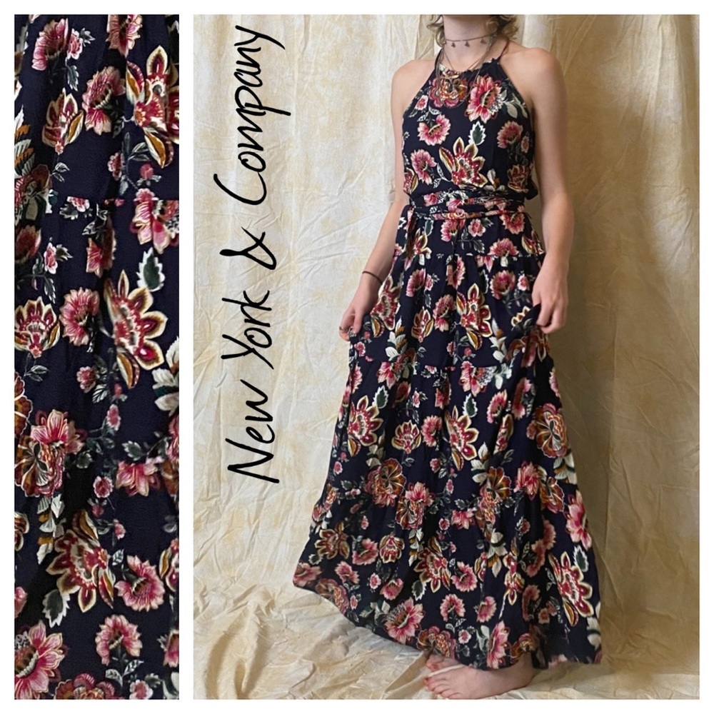 🚺 NY&Co navy floral halter maxi dress